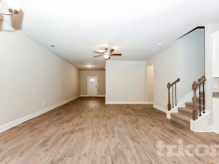 817 Crescent Way — Photo 3