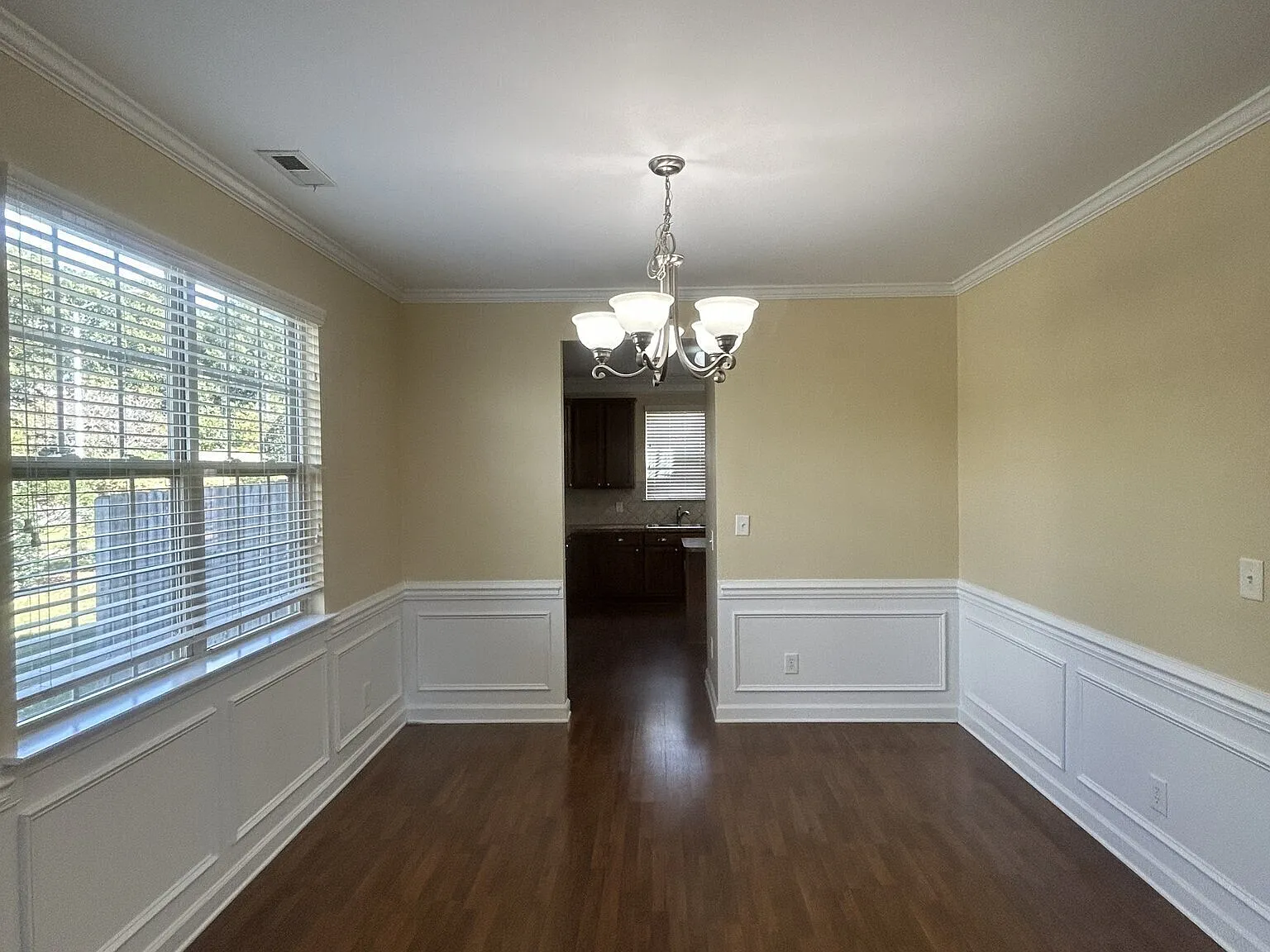 4 bed, 2.5 bath, 2600 sqft, $2,195 — Photo 4