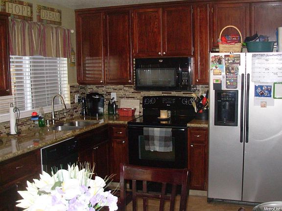 3rd image of 2049 Laredo Ln
