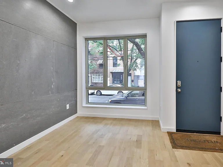 725 S 6th St — Photo 5