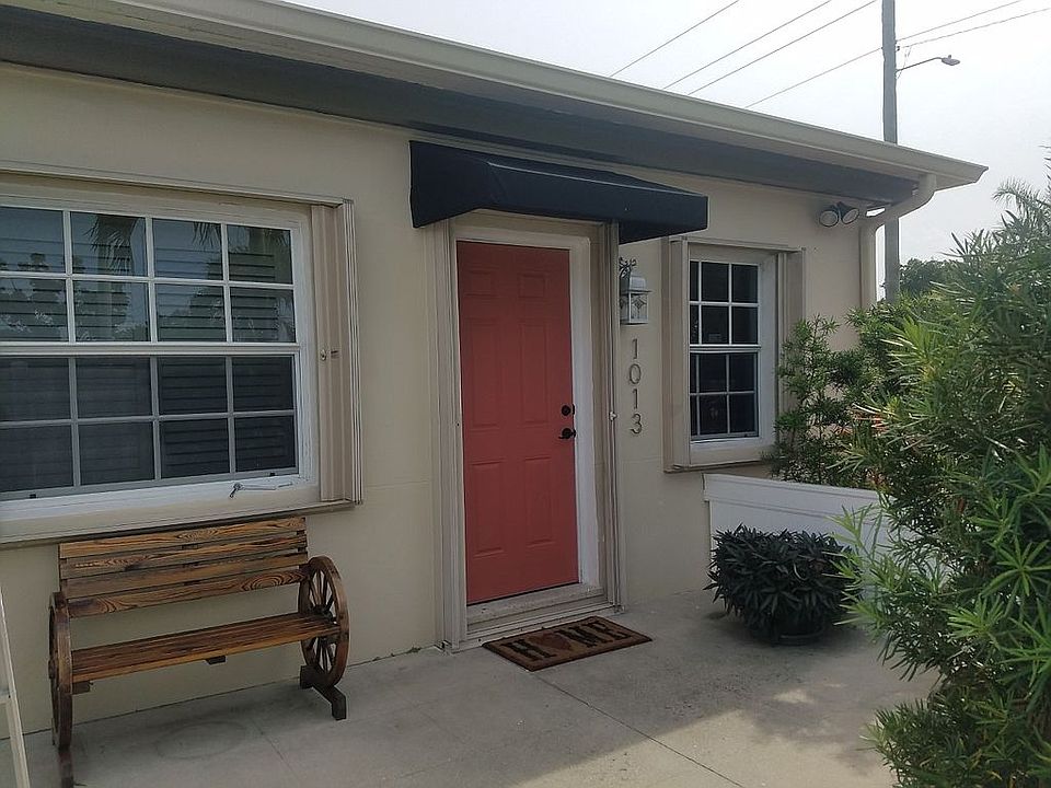 Studio Entrance (1013)