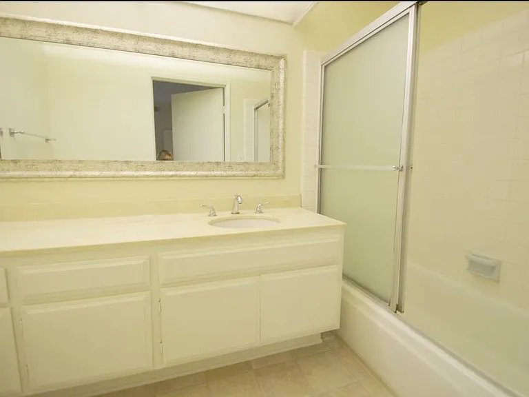 7211 Cozycroft Ave #68 — Photo 3