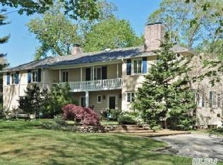 35 Cornwall Ln, Port Washington, NY 11050
