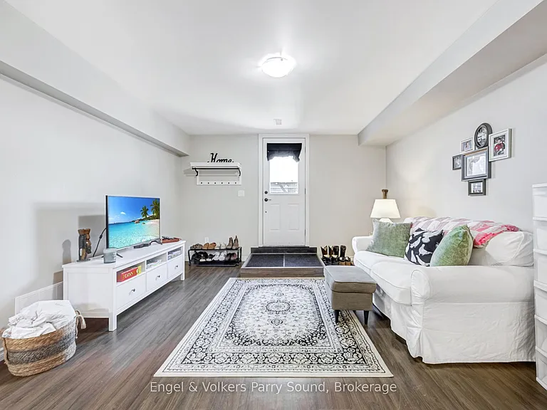 6 Lawrence St #B — Photo 4