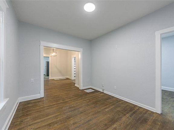 4th image of 2528 Askew Ave