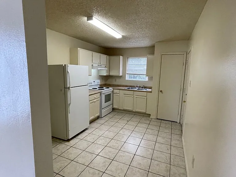 2336 Elm Park Dr — Photo 16