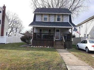 2154 Willoughby Ave, Wantagh, NY 11793