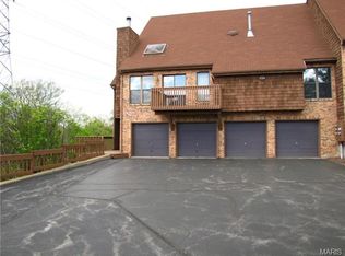 5155 Hollow Wood Ct APT D, Saint Louis, MO 63128