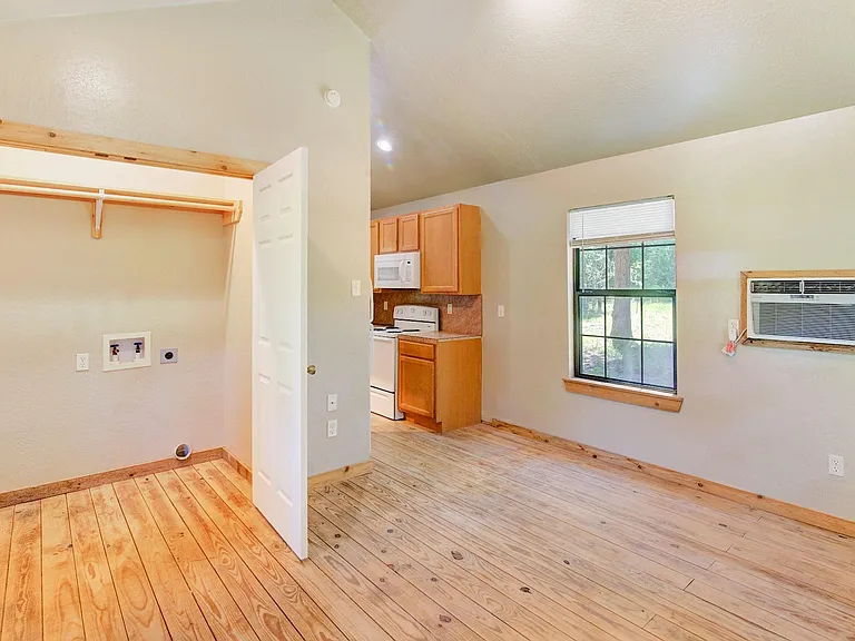 10521 Tanyard Rd #SM — Photo 2