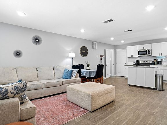 3rd image of 436 Arthur Dr