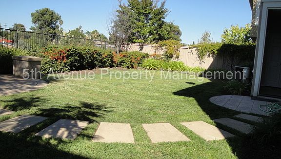 3rd image of 902 Westport Ln