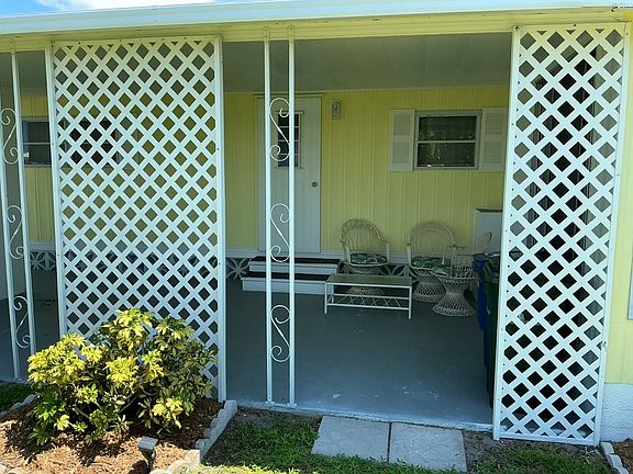 4th image of 207 3rd St E