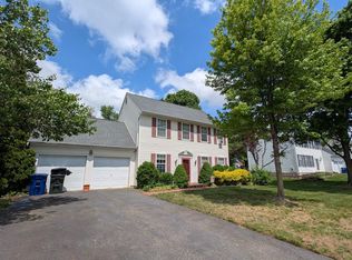 7 Mahogany Dr, Burlington, NJ 08016