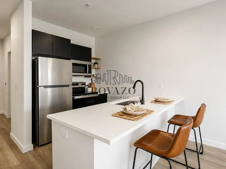 1 bed, 600 sqft, $2,400 — Photo 3