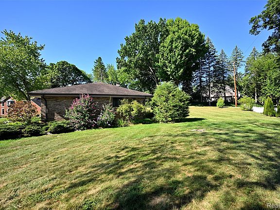 2nd image of 280 Wendy Ln