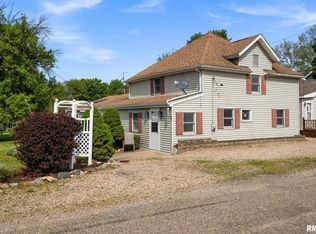 107 S Spruce St, Delavan, IL 61734