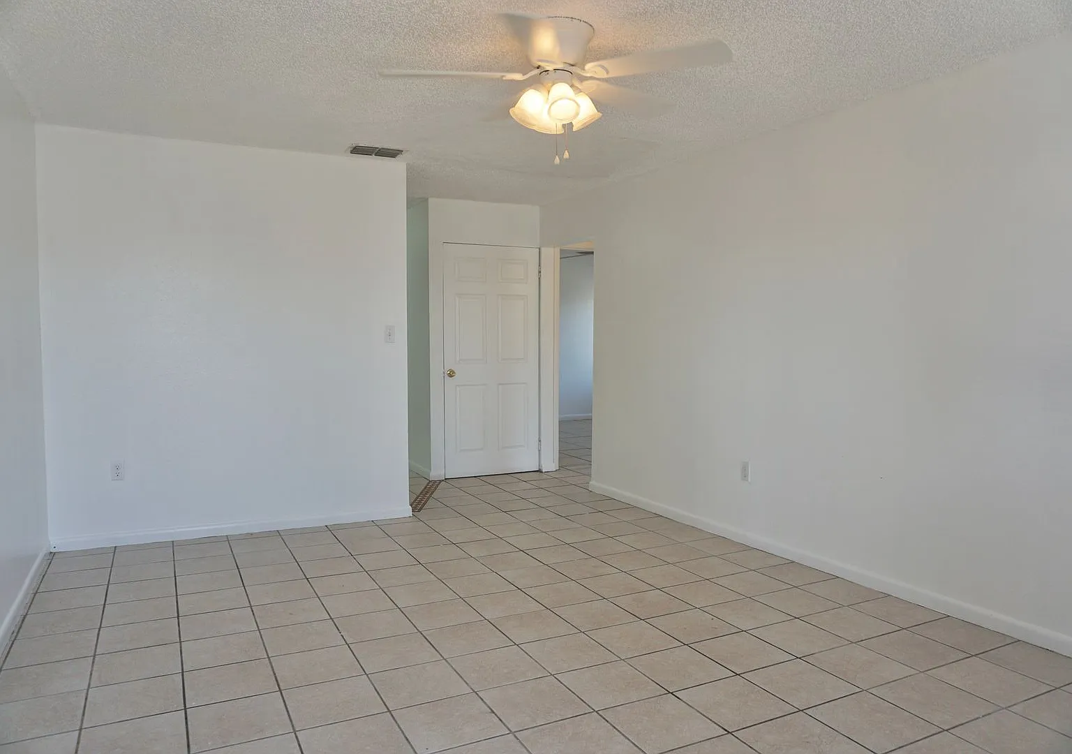 2563 Elm Ave — Photo 2