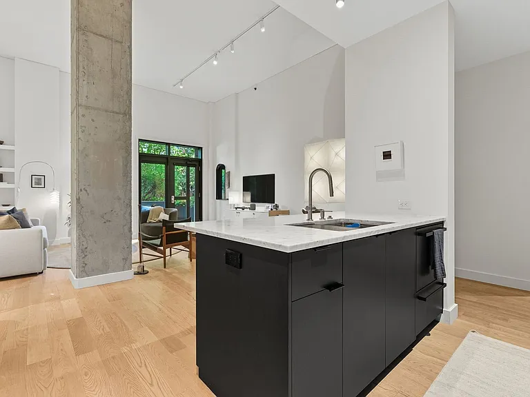 922 NW 11th Ave #110 — Photo 32