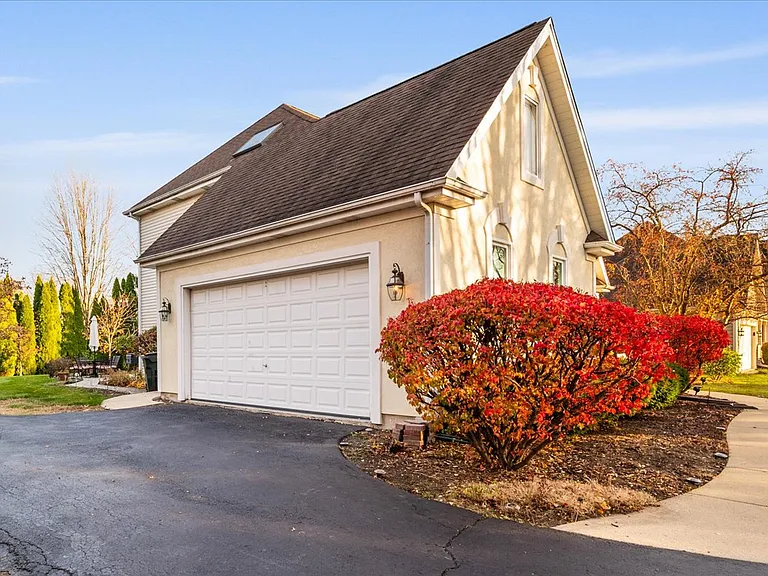 142 N Dixon Dr — Photo 10