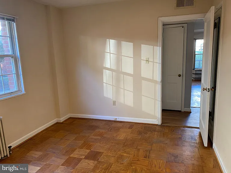 1300 N Meade St #22 — Photo 35