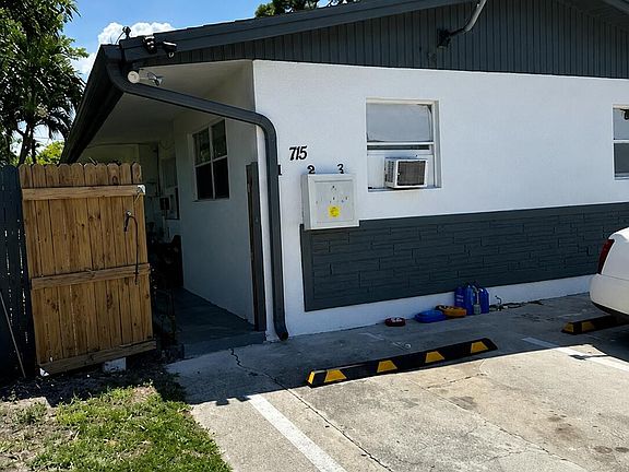 2nd image of 715 NW 15TH Terrace #1-3