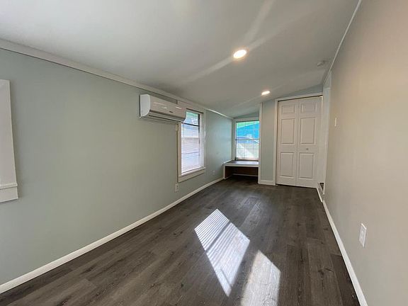 3rd image of 122 Crescent St #2