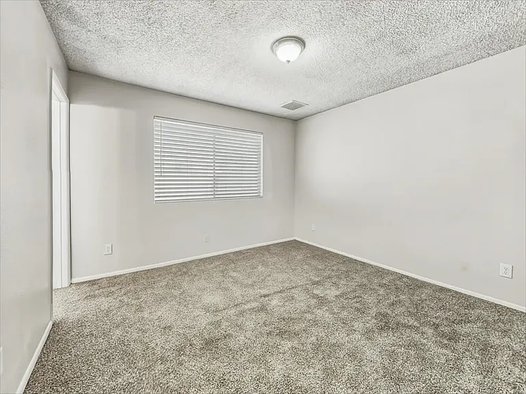 5921 W Hubbell St — Photo 7