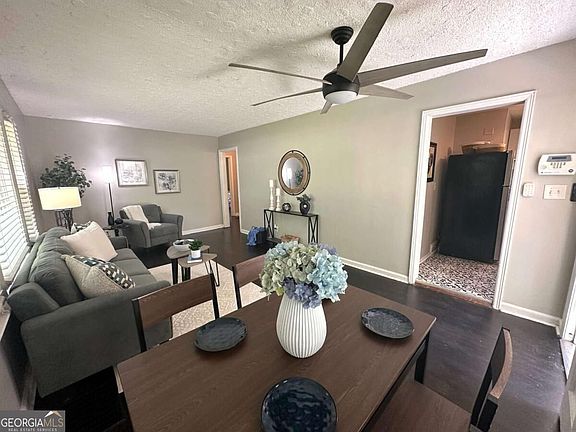 3rd image of 1900 Meadow Ln