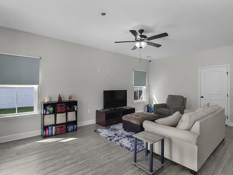 208 Alyssa Ave — Photo 12