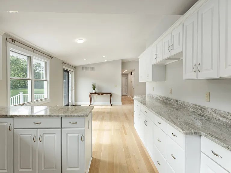 4002 Harlem Rd — Photo 8