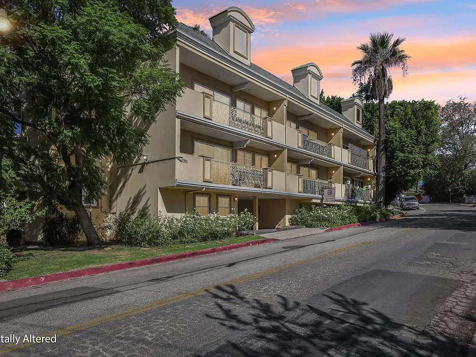 2301 Roscomare