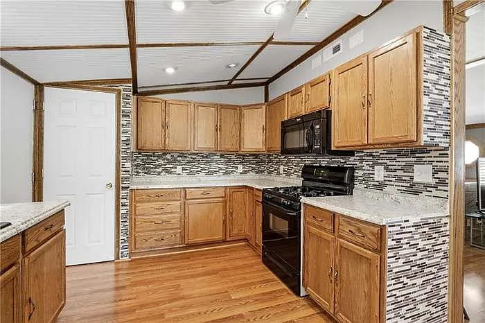 1324 N Lynn St — Photo 5