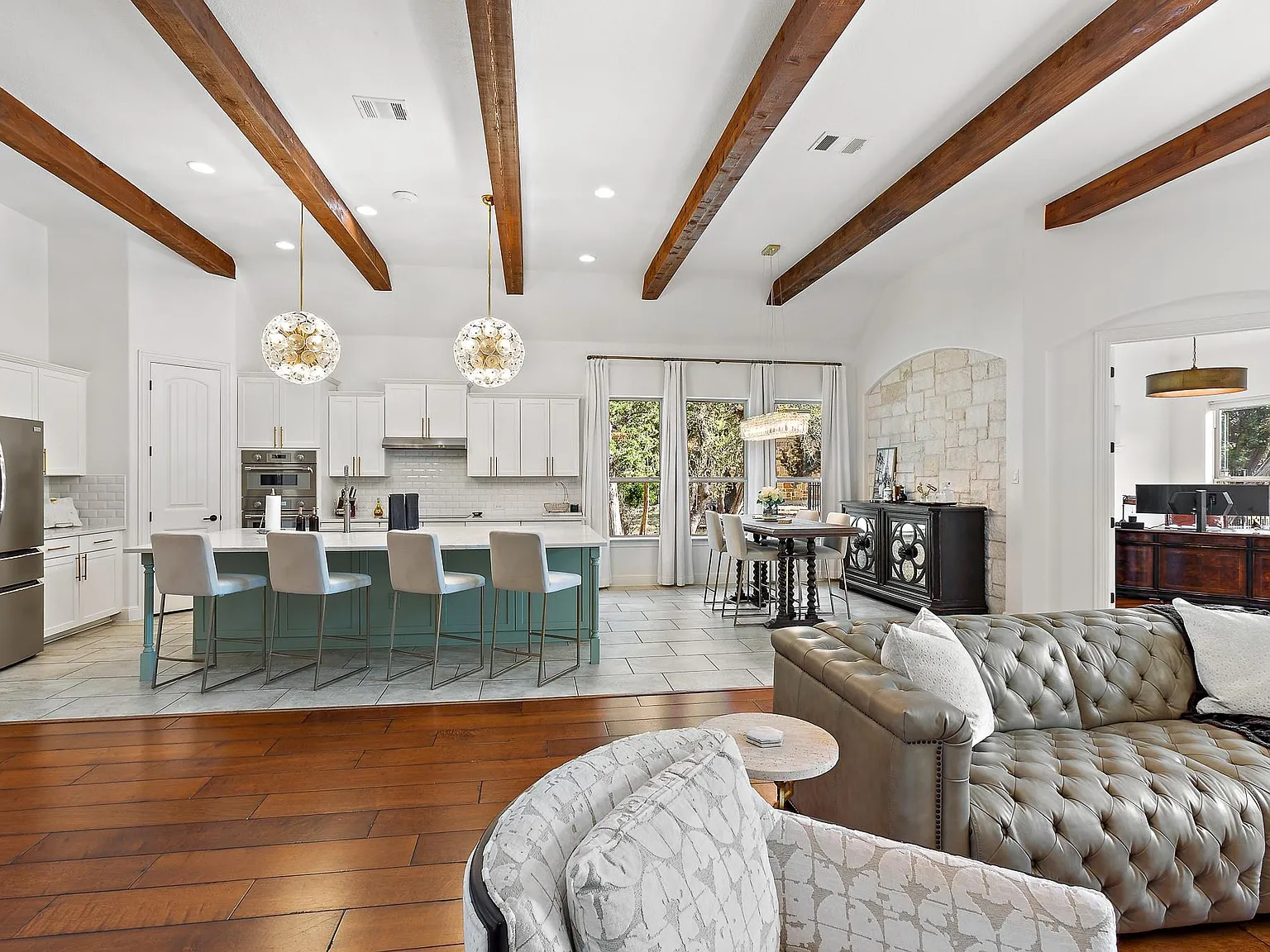 3 bed, 2.5 bath, 2951 sqft, $5,200 — Photo 3