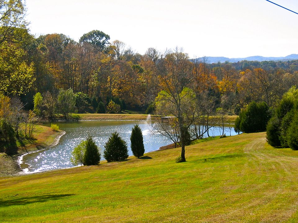 24+ Acres w Pond & Fountain
