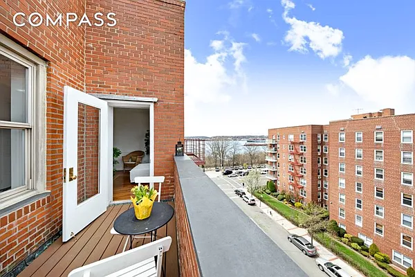 Sold by Compass | media 1