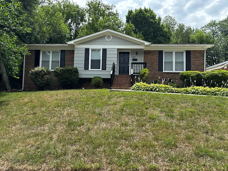 421 Forest Hill Ave — Photo 1