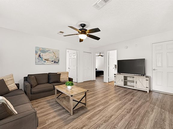 4th image of 1627 N Hearthside Dr