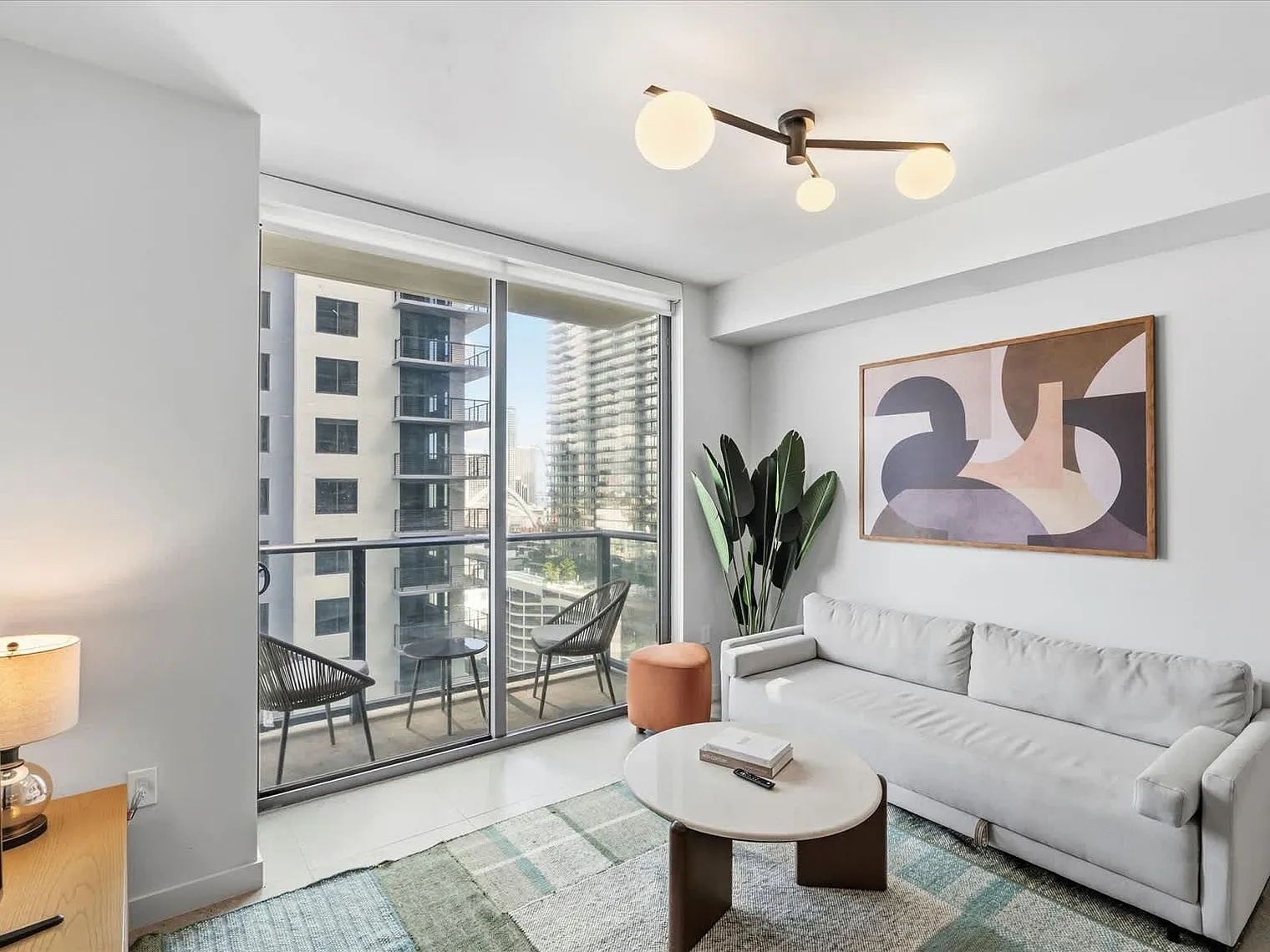 1 bed, 1.0 bath, 645 sqft, $3,053 — Photo 1