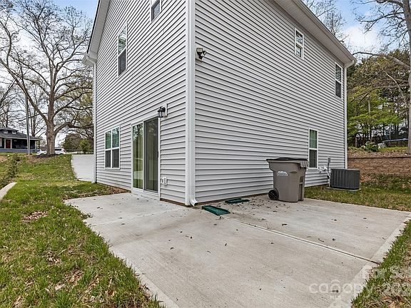 5th image of 1018 East Dr