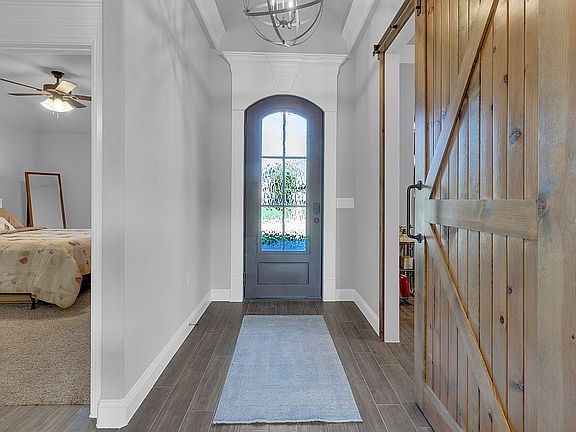 2nd image of 1008 Anna Cir
