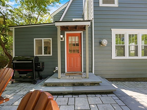 3rd image of 401 Scott Ave
