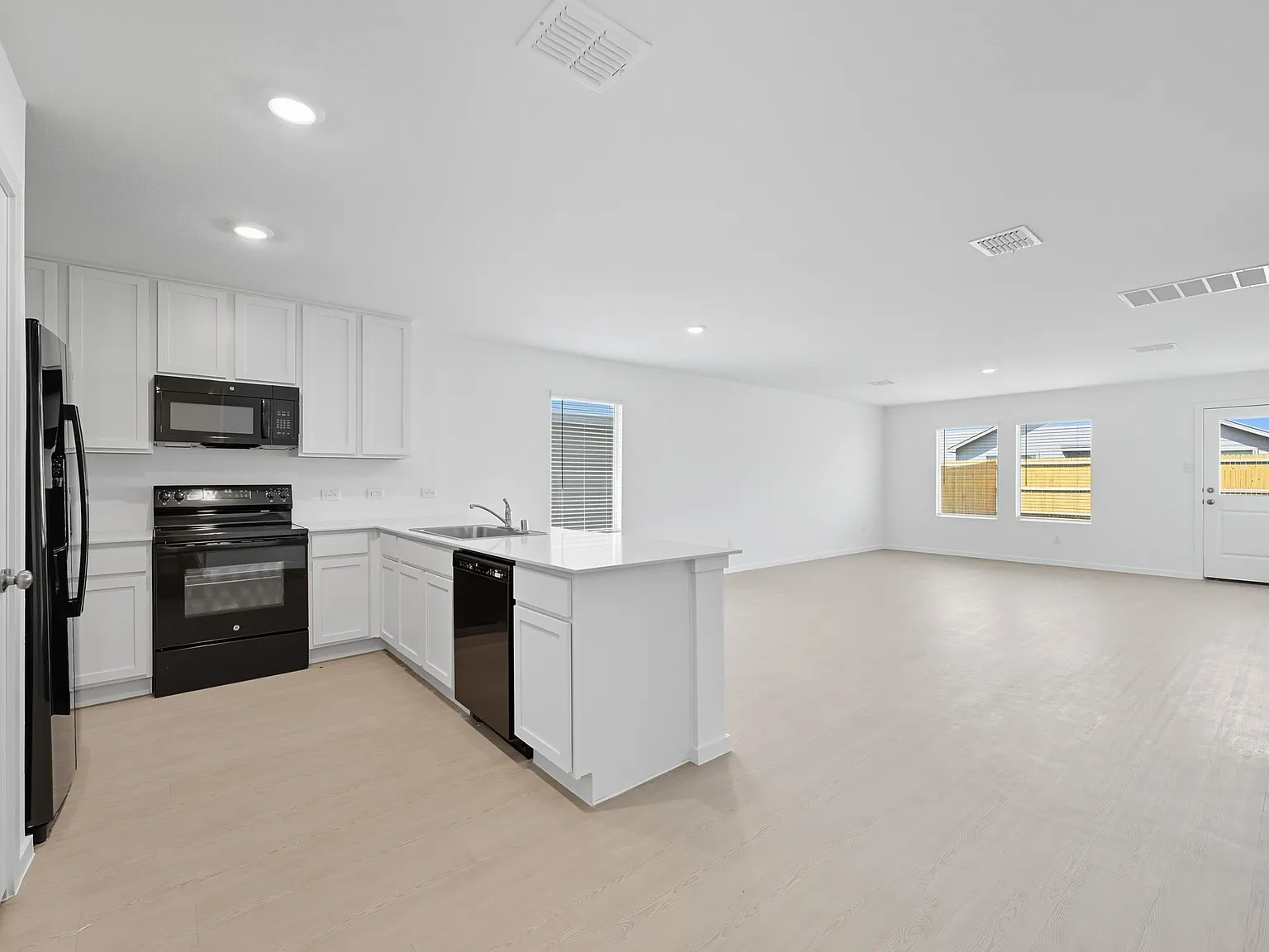 638 Montclair Ave; Princeton 75407 - 1 — Photo 4