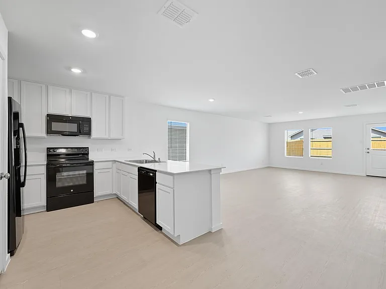 638 Montclaire Ave — Photo 4