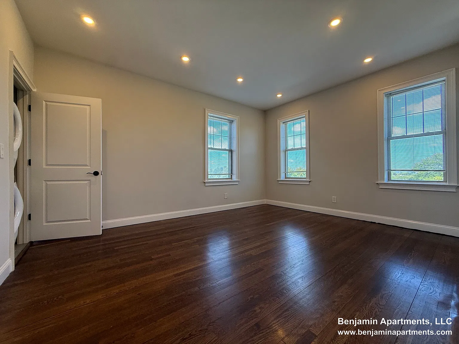 2 bed, 950 sqft, $3,195 — Photo 2