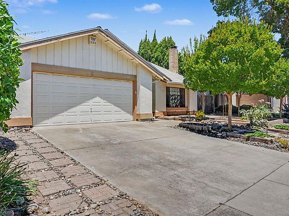 4th image of 2701 Twin Oak Ln