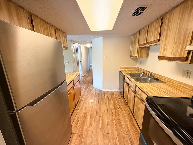 129 Camphor Cir #F — Photo 11