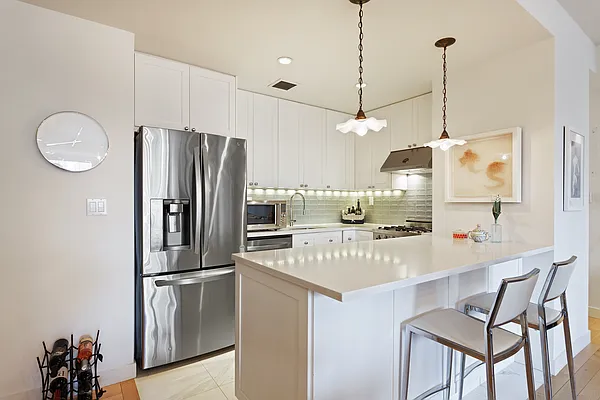 Sold by Classiques Modernes International Realty | media 15