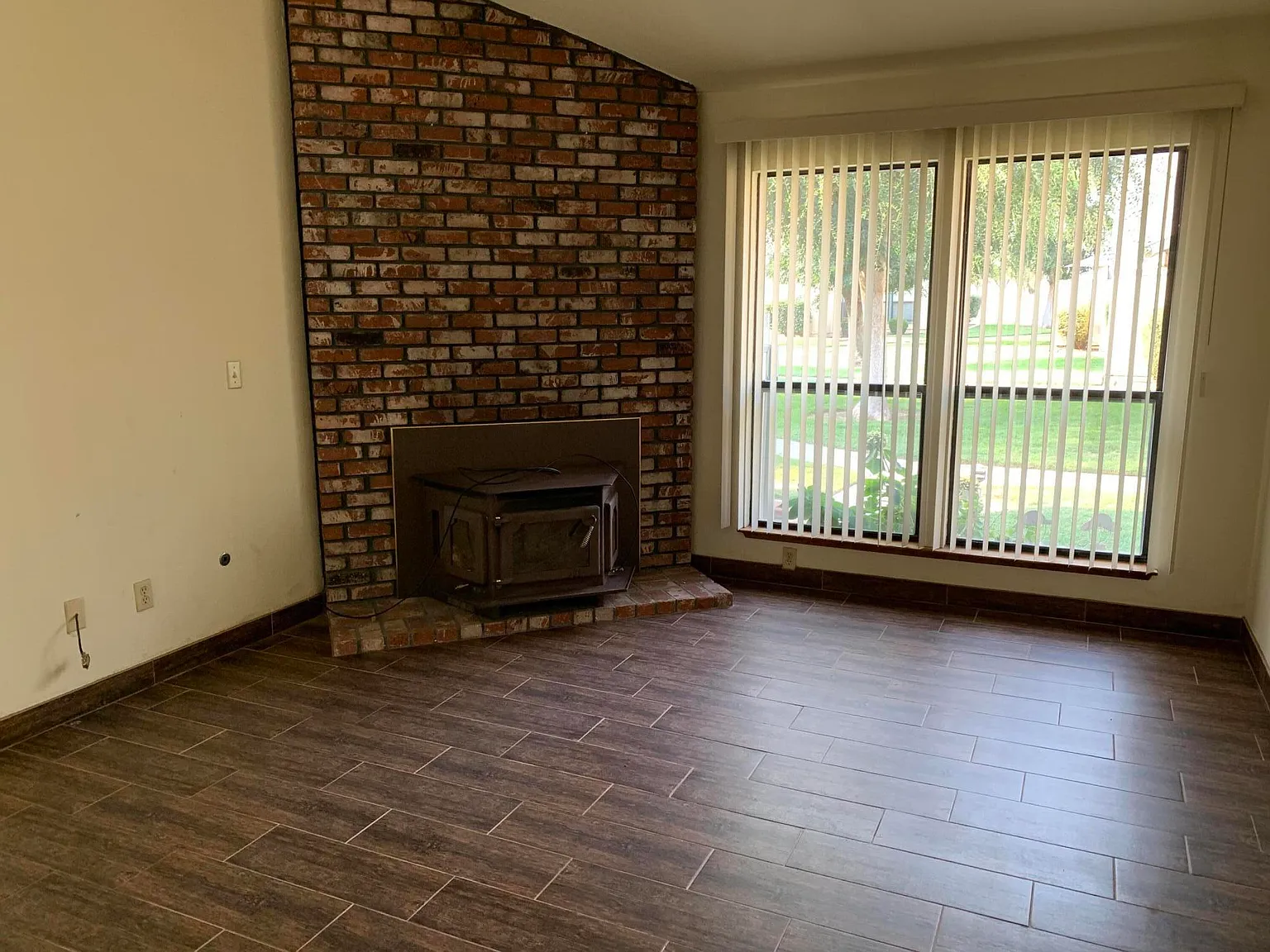 828 W Grand Ave photo 1