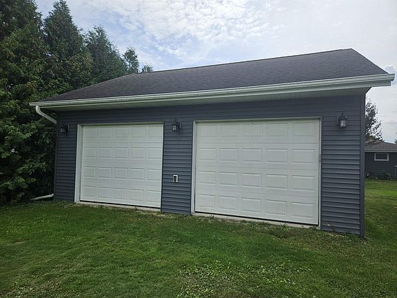 5th image of 124 4th Ave SW