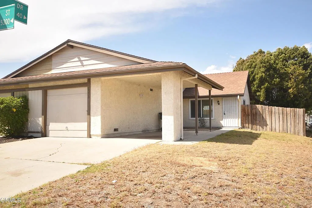 2 bed, 1.5 bath, 919 sqft, $2,900 — Photo 2